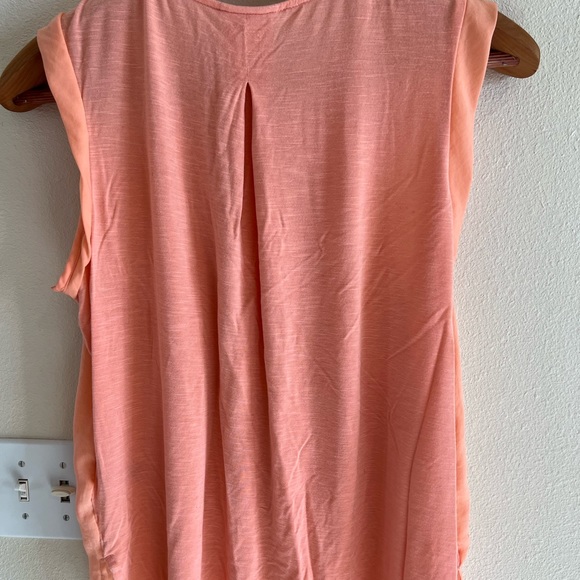 Coral sleeveless top - Picture 2 of 3